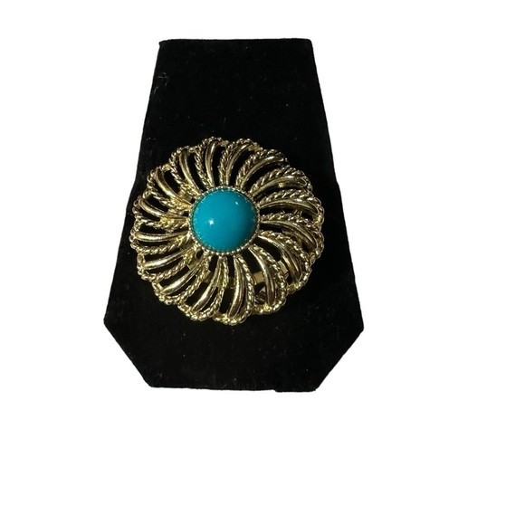 50mm Substantial Gold Tone Domed Wreath Flower Faux Turquoise Bead Brooch Pin - Picture 1 of 7